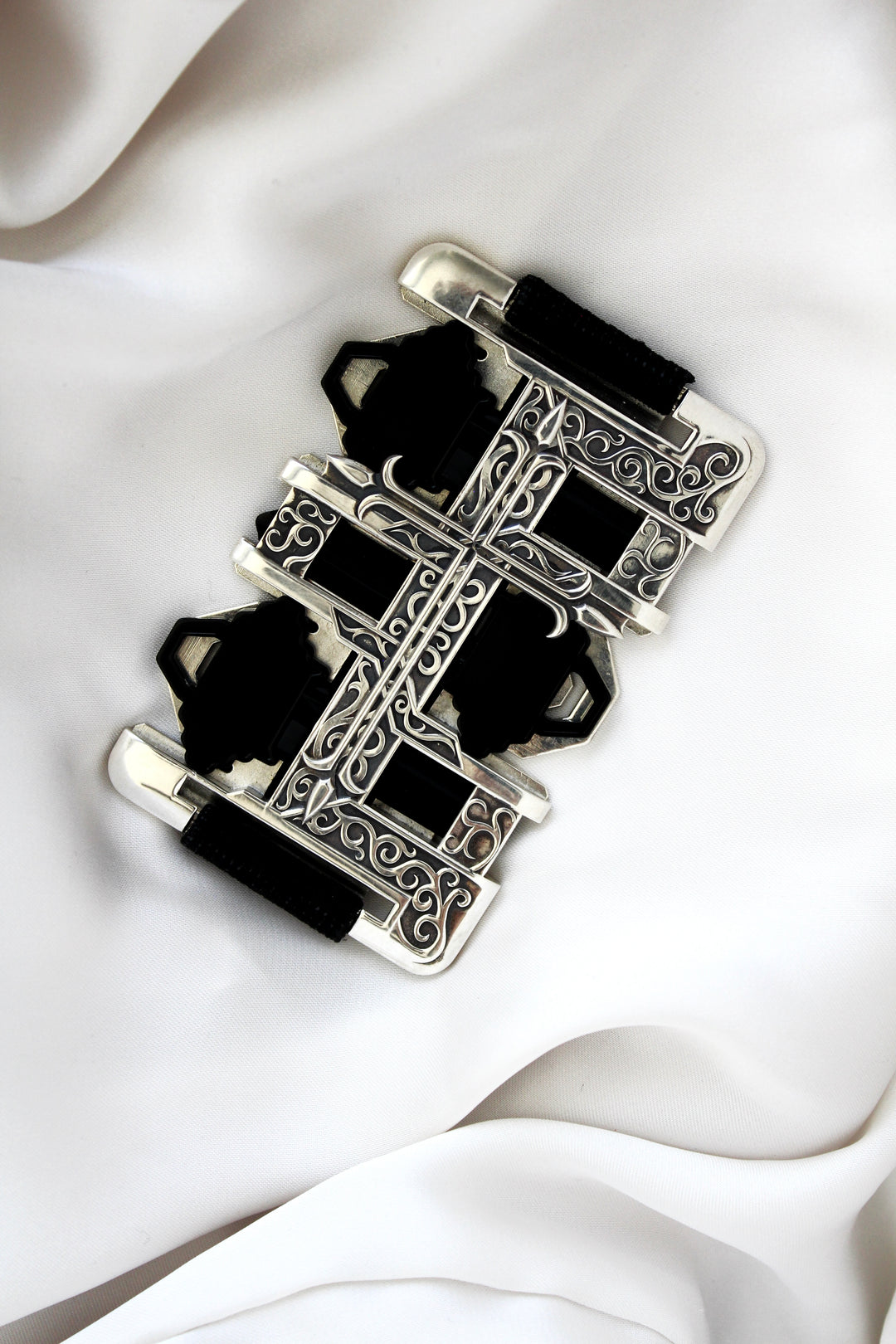 Argentum Cross Key-Keeper